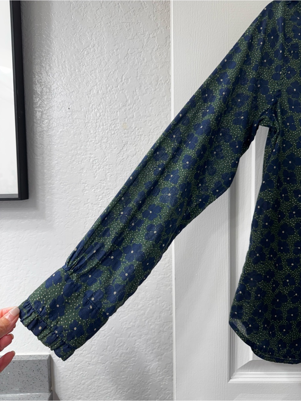 Birds Of Paradis By Travota Floral Blouse in Navy Fleur Sz XS - Picture 4 of 11